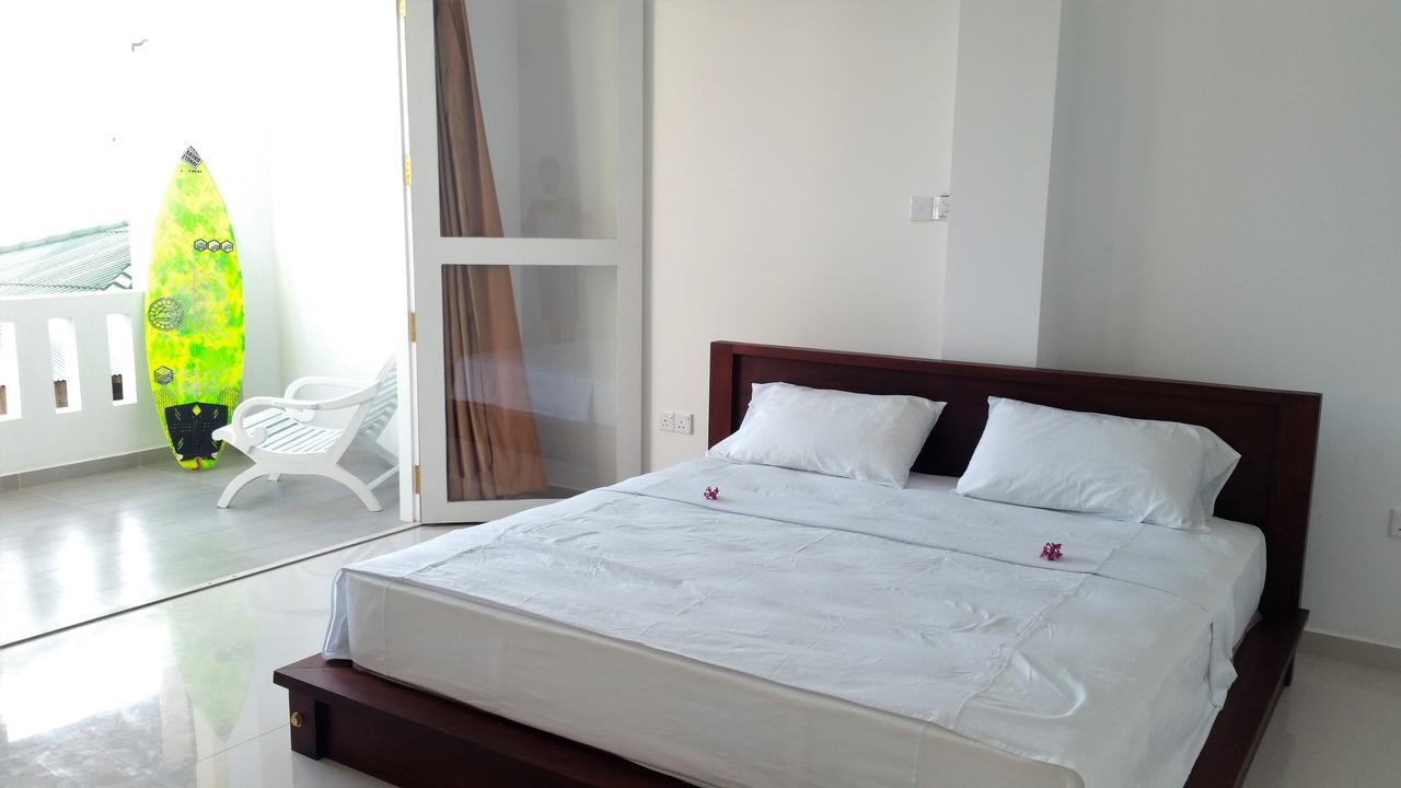 Mountain Wave Hotel And Surfshop ヒッカドゥワ エクステリア 写真