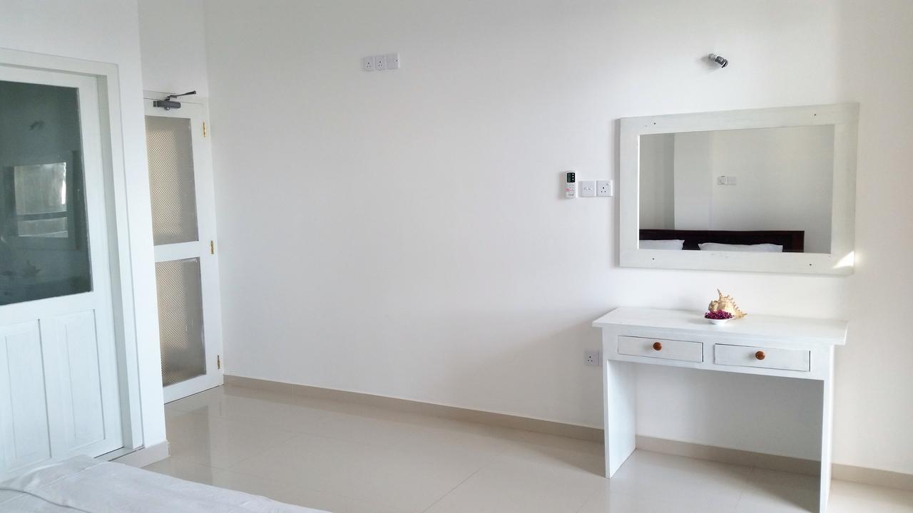 Mountain Wave Hotel And Surfshop ヒッカドゥワ エクステリア 写真