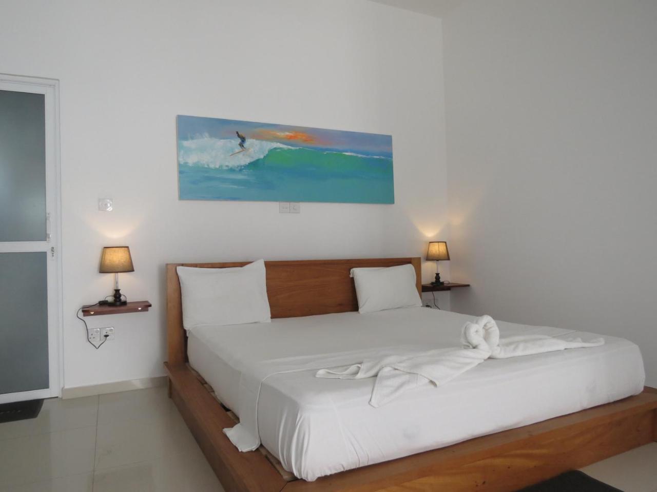 Mountain Wave Hotel And Surfshop ヒッカドゥワ エクステリア 写真